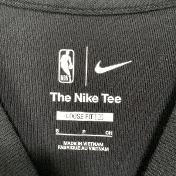 NWOT NIKE Brooklyn Nets Courtside Splatter Cropped T-Shirt Black - Picture 7 of 7